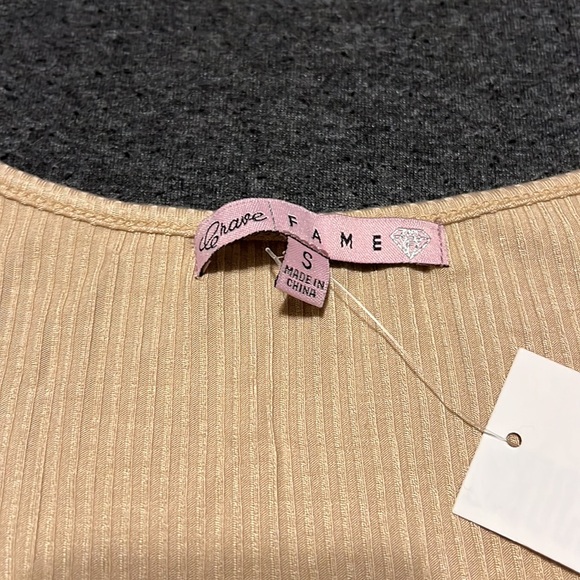 Tan tshirt size small - Picture 4 of 6